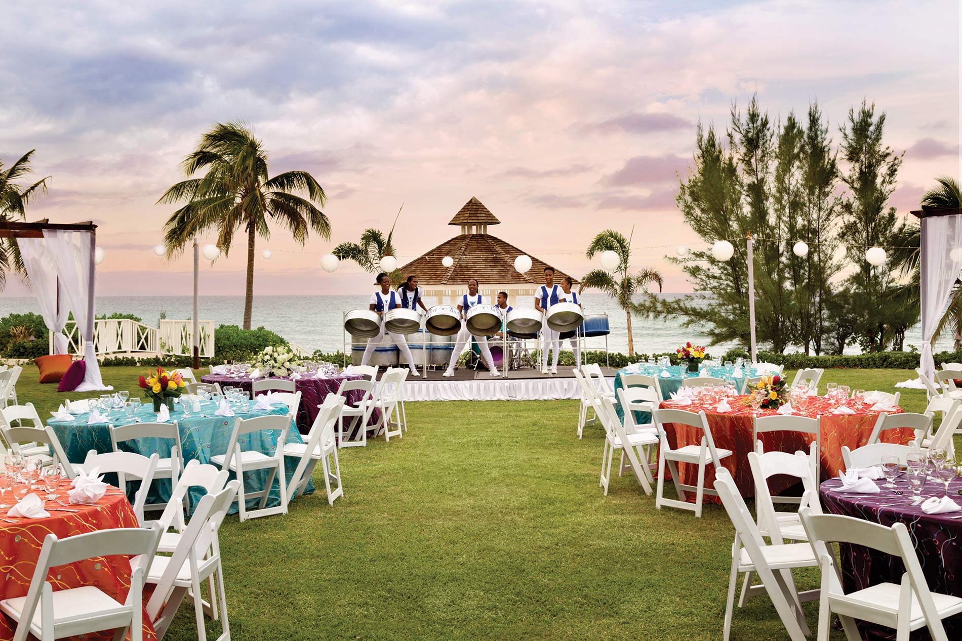 Hyatt Ziva Rose Hall evento para grupos al aire libre.