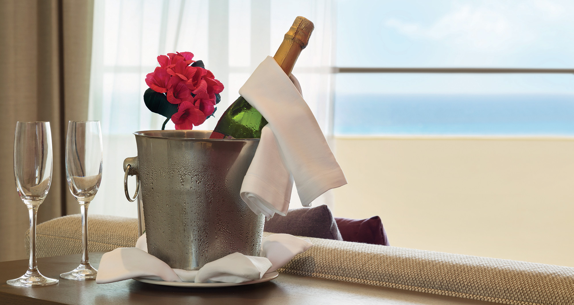 Hyatt Ziva Cancun Turquoize suite champagne.