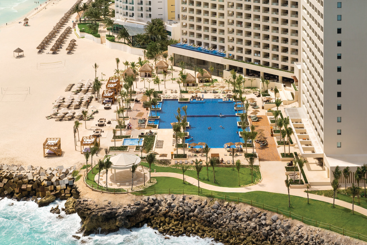 Hyatt Ziva Cancun Turquoize aereal view.