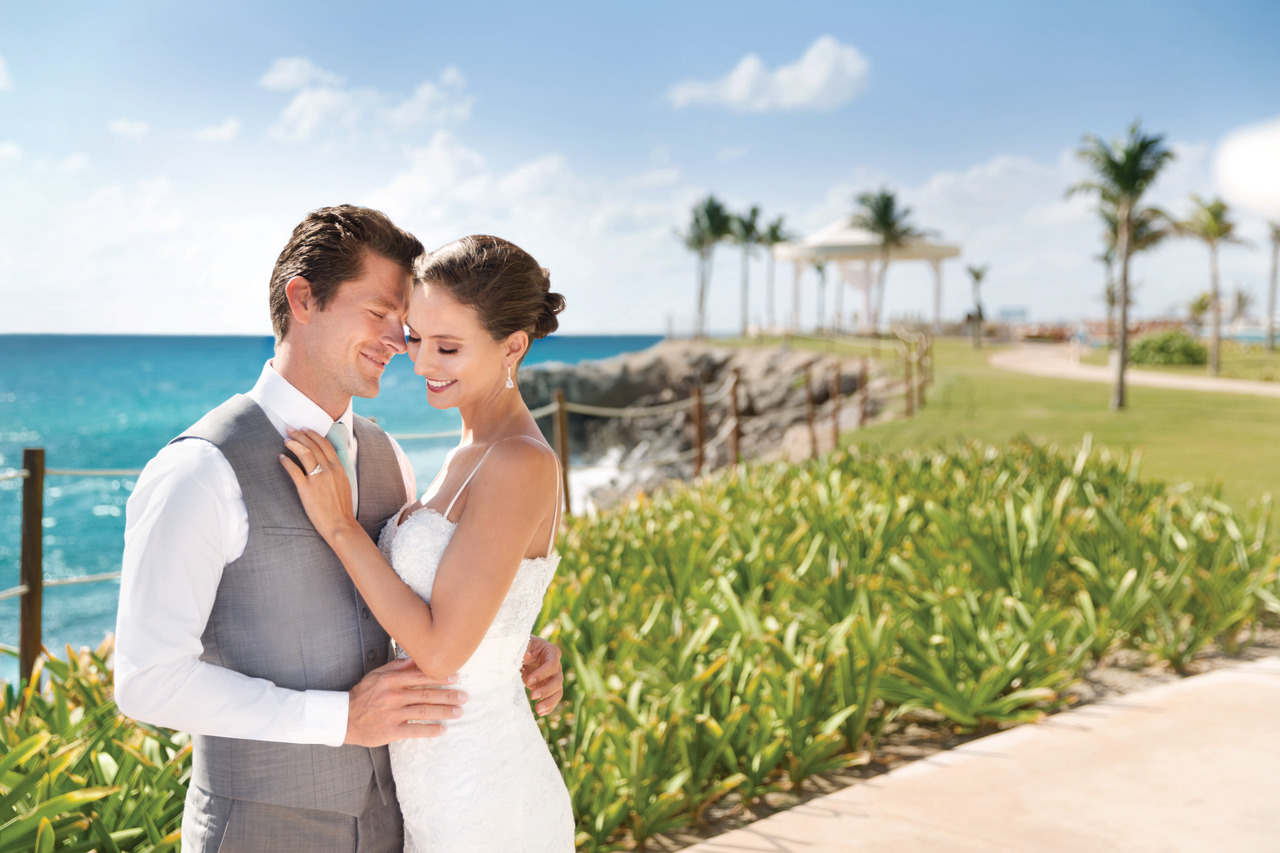 Hyatt Ziva Cancun Wedding Couple Romantic 5