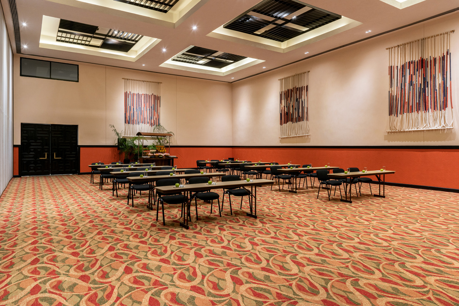 Hyatt Ziva Puerto Vallarta Ríos ballroom classroom setup.