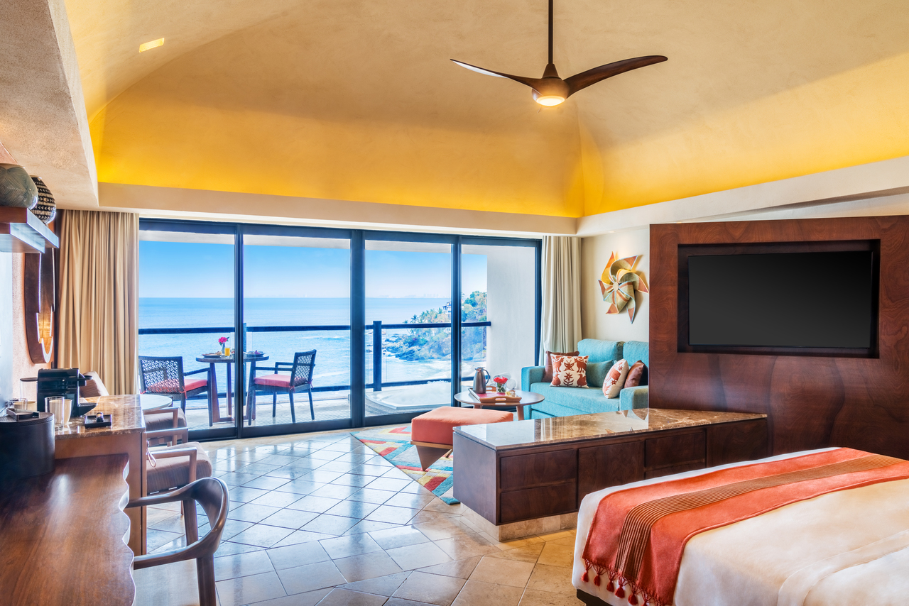 Hyatt Ziva Puerto Vallarta Club Ocean Front Hot Tub King Bed