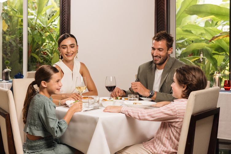 Hyatt Ziva Rose Hall Petit Pariz family.