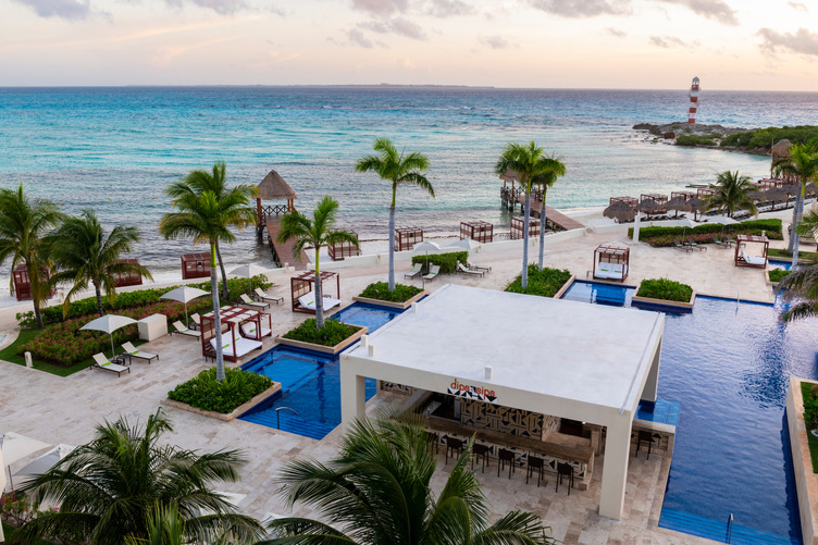hyatt ziva cancun sips and dips aerial