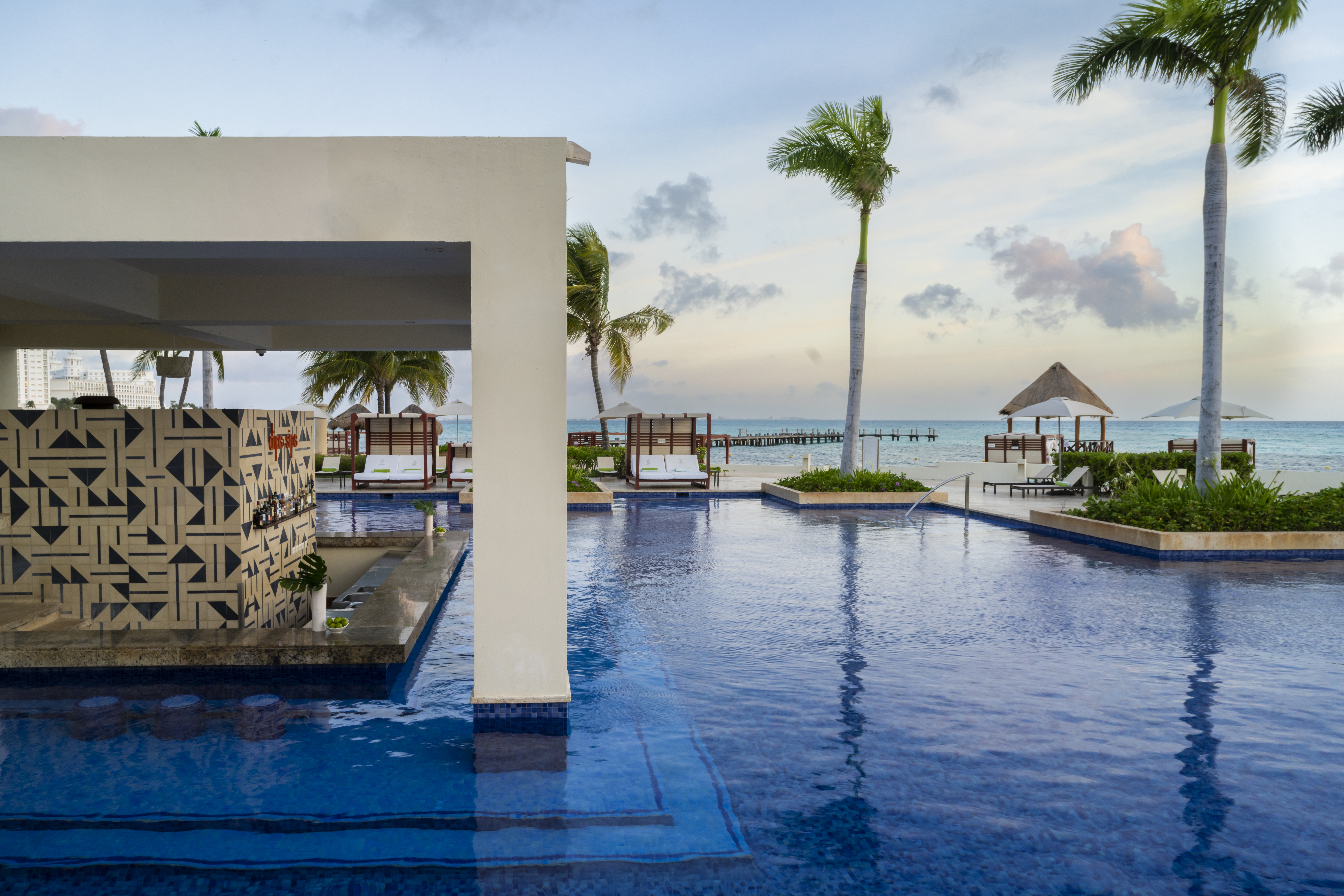 Hyatt Ziva Cancun Sips and Dips swim up bar.