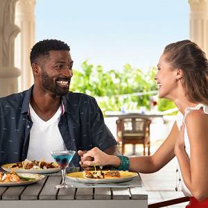 Pelicanos restaurant couple.