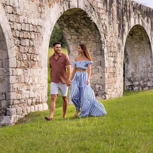 Dreams Rose Hall aquaduct walking couple.
