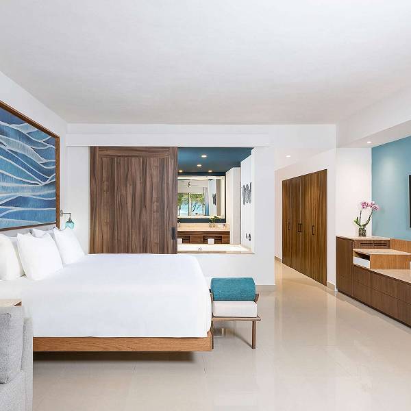 hyatt zrc ocean front junior suite swim up king 2