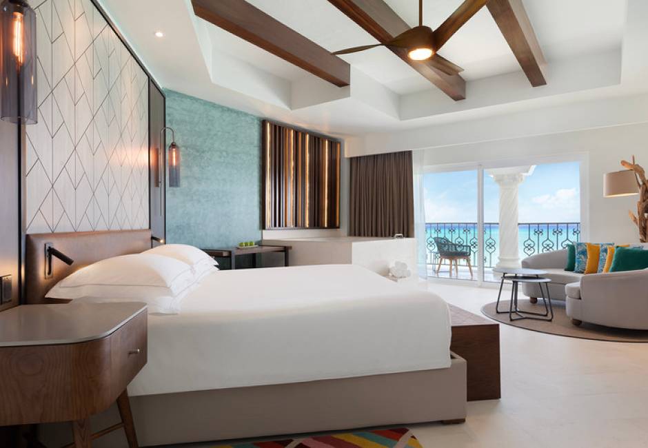 Junior Suite Oceanfront.