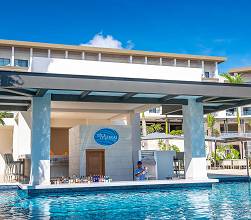 Hyatt Zilara Cap Cana Las Mareas pool bar.