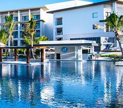 Hyatt Zilara Cap Cana The Reef pool bar.