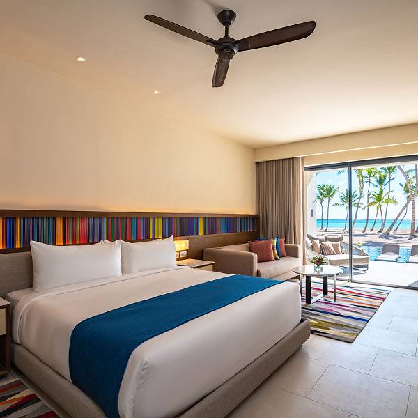 Hyatt Zilara Cap Cana Frente al Mar Junior Suite Swim Up King habitación.