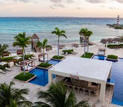 hyatt ziva cancun sips and dips aerial