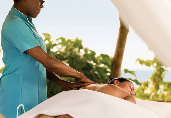 laromana massage at seaside palapas 03