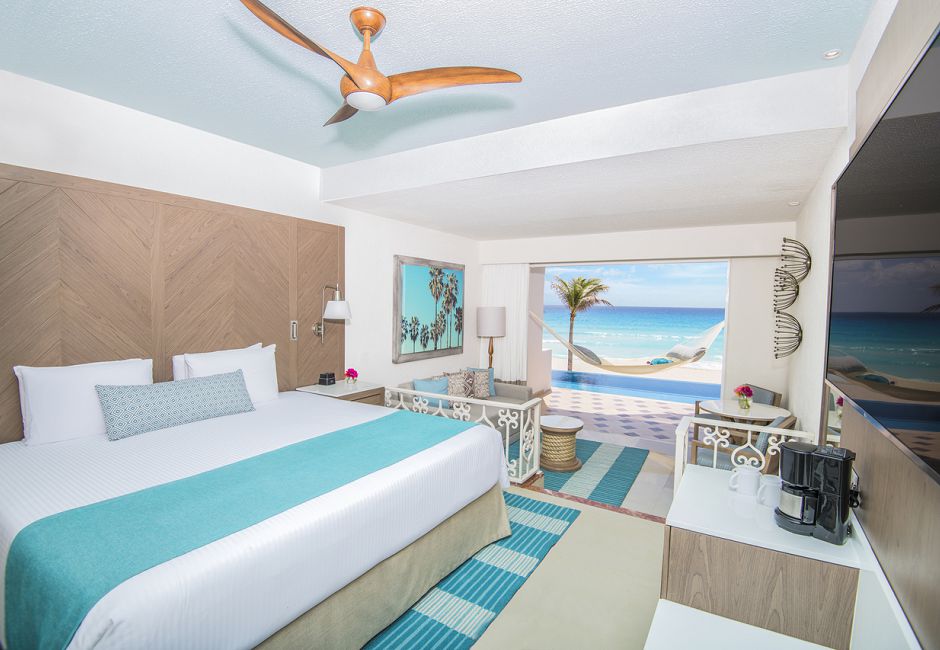 cancun junior suite beachfront infinity swim up