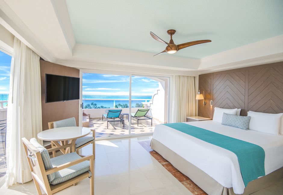 cancun master one bedroom suite oceanfront bedroom